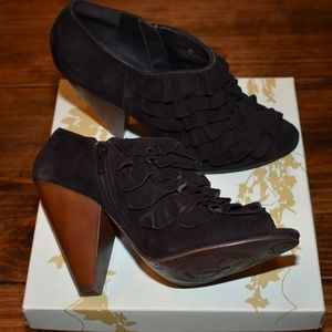 NWT Jessica Simpson Suede Ruffle Booties